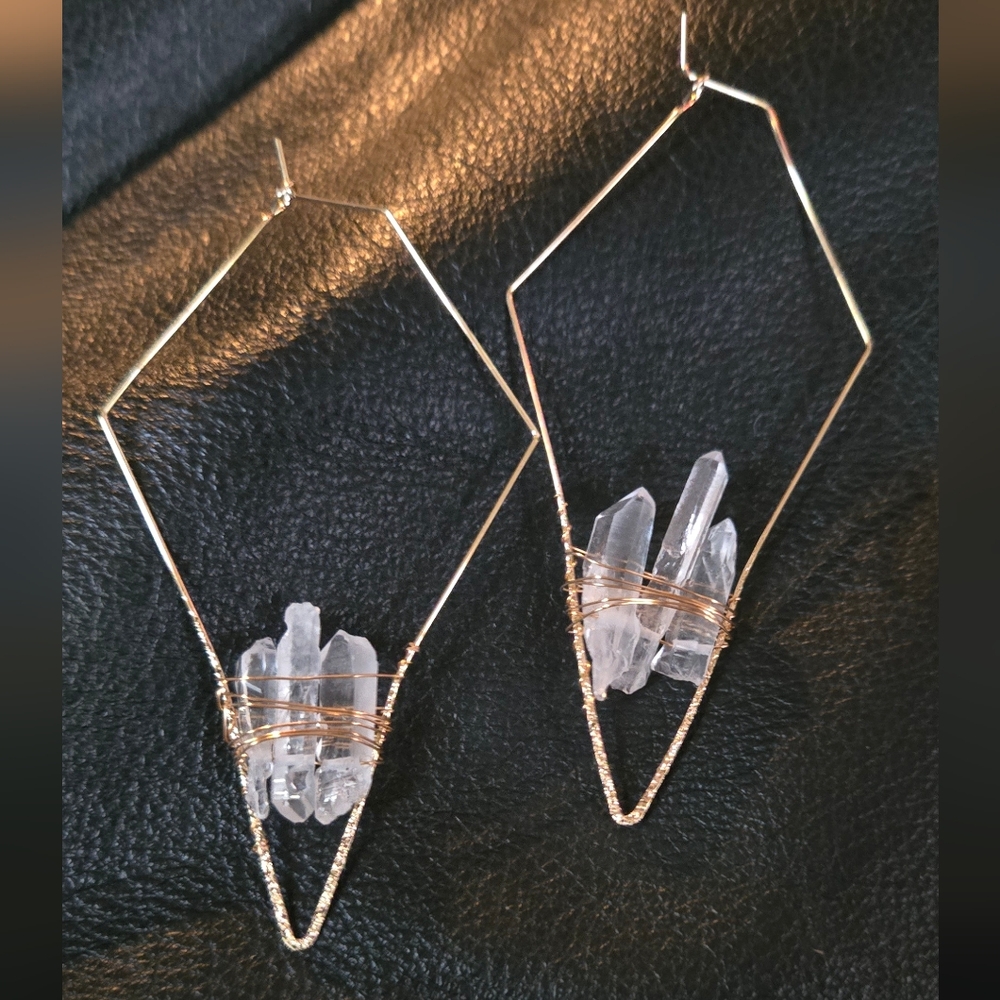 Quarts pillar hand hammered gold wire drop earrings approx. 3.5" lightweight - Picture 2 of 8